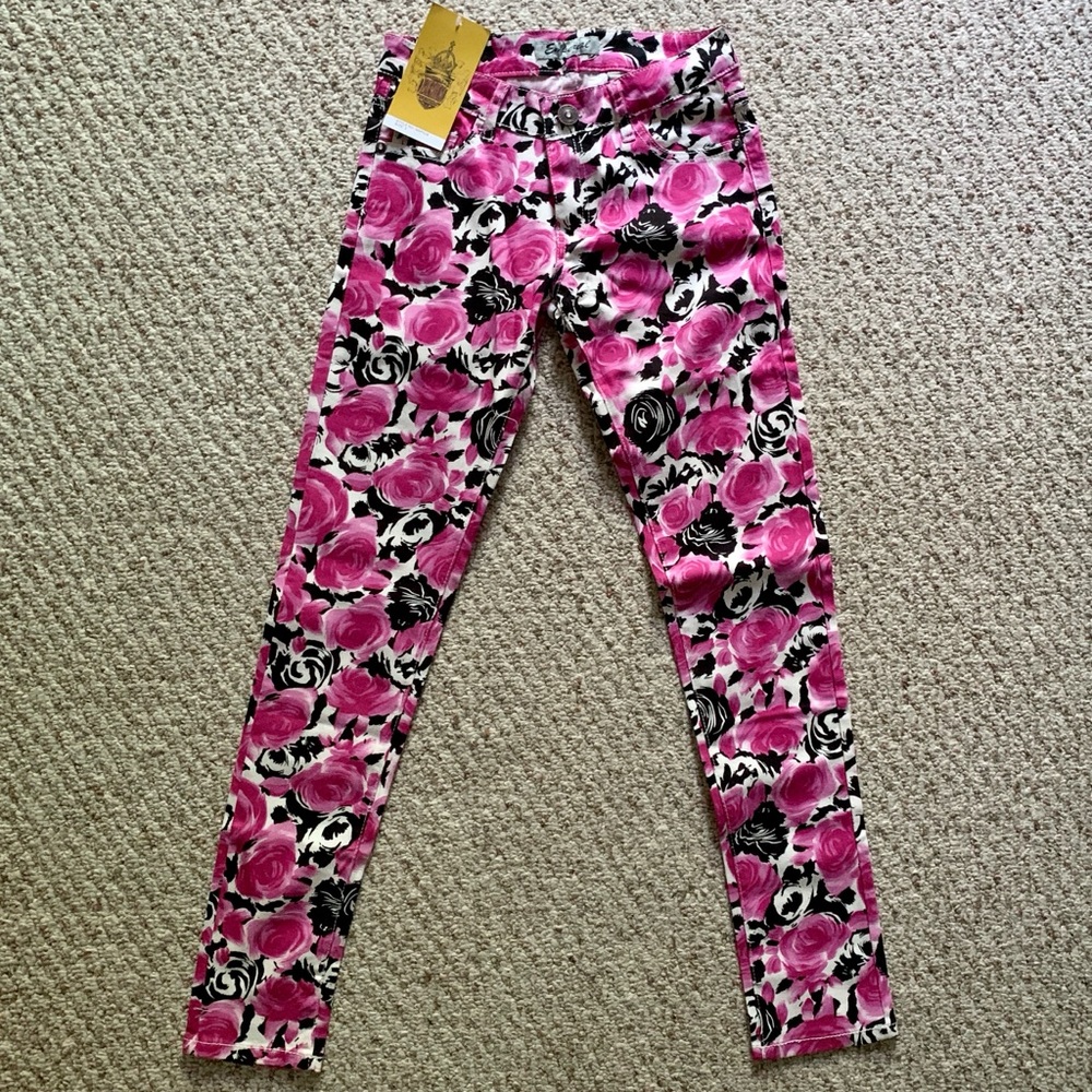 🆓 NWT Pink Rose Flowered Skinny Jeans 3